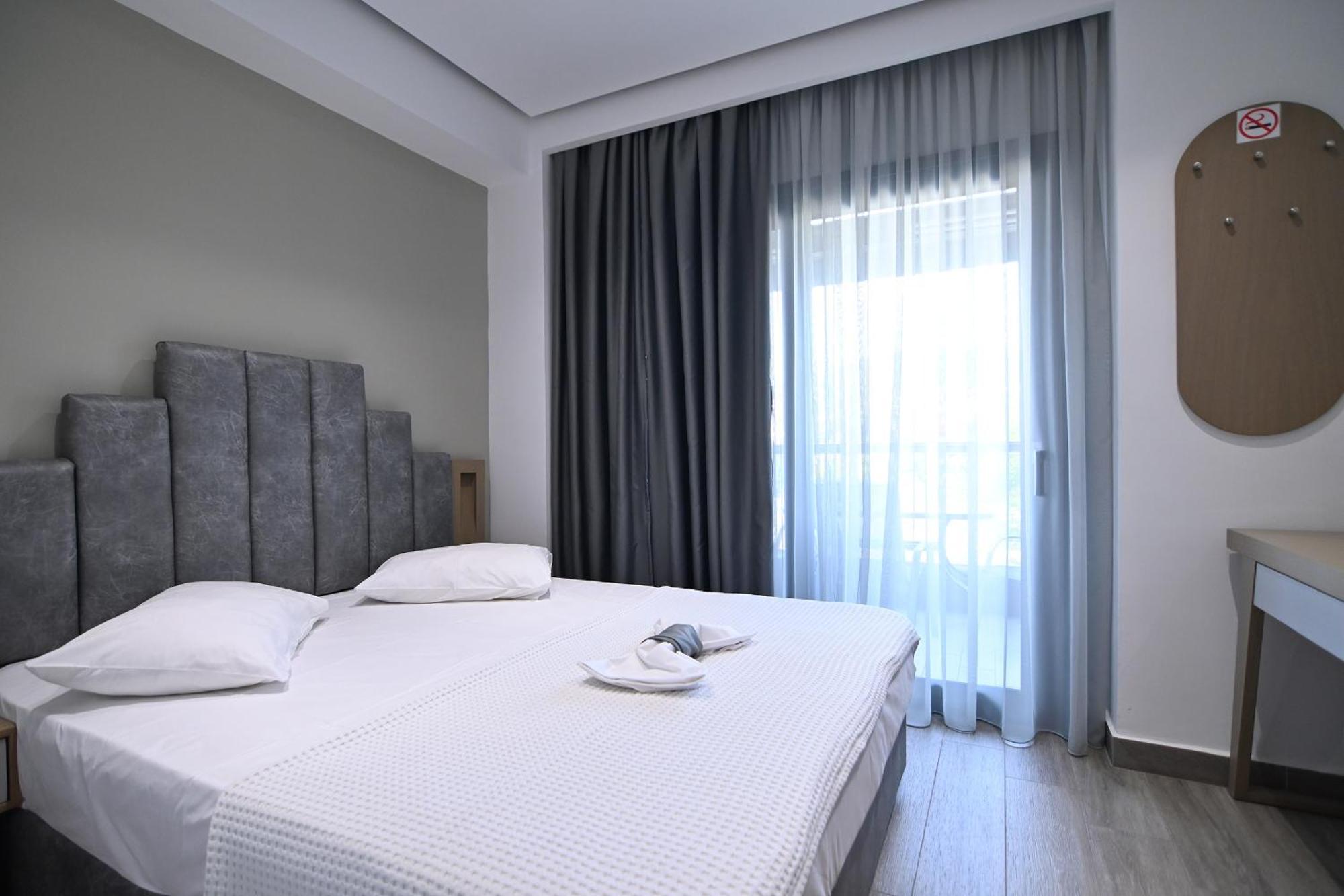 Amalia Rooms Sea View เนอาวรัสนา ภายนอก รูปภาพ