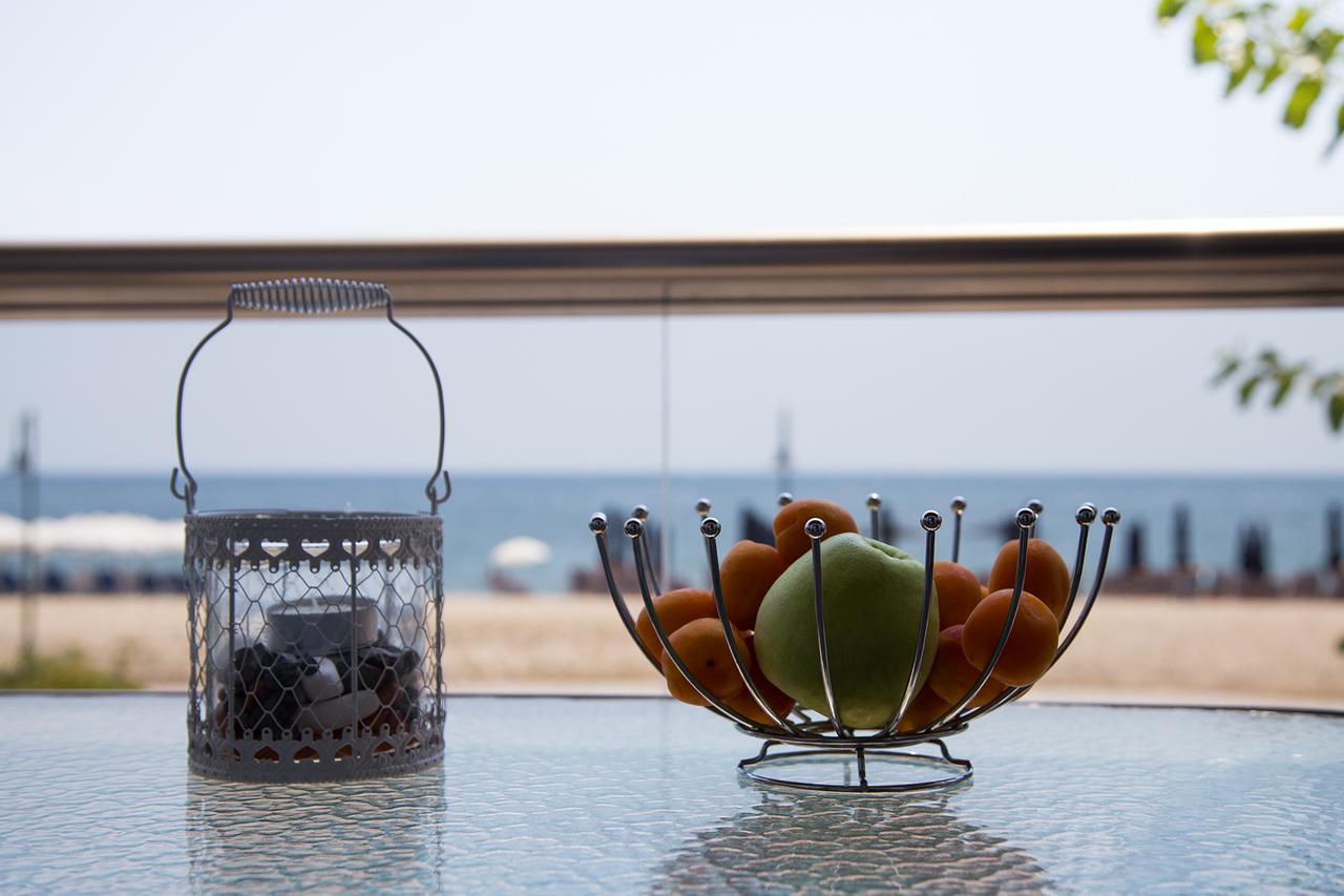 Amalia Rooms Sea View เนอาวรัสนา ภายนอก รูปภาพ